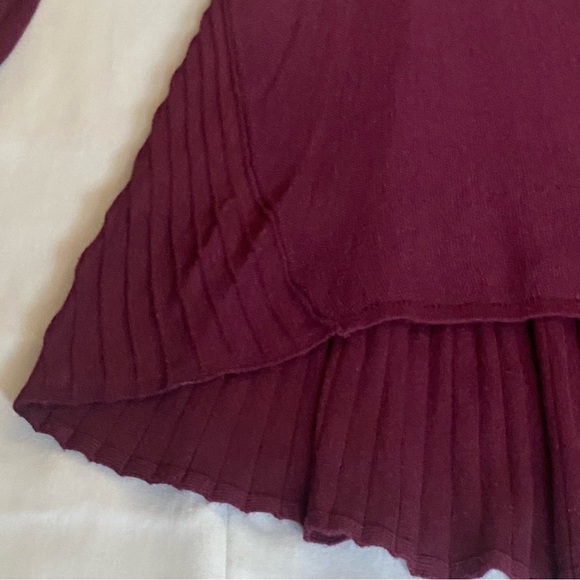 Light Weight Soft Knit TUNIC ~Wine ~Medium ~Macy's ~Hi-Lo Hem, Holiday, Romantic - Picture 10 of 11